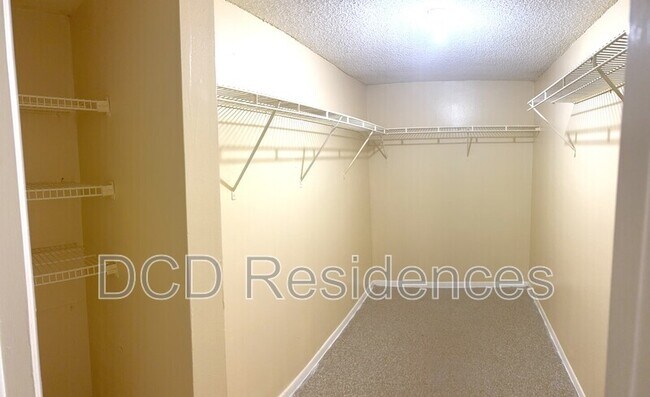 Foto del edificio - 5504 Pine Forest Ct