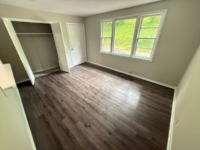 Foto del edificio - 5007 Brewer Ct