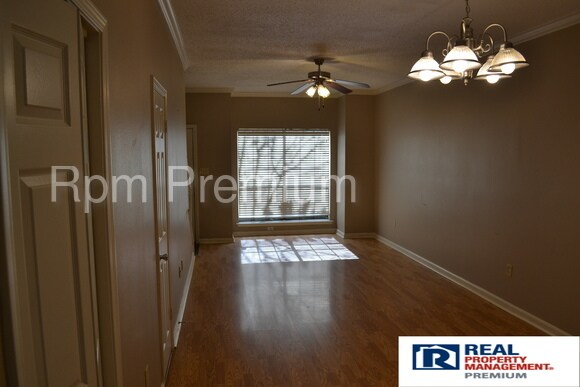 Building Photo - 2811 S Roth Ave