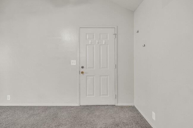 Building Photo - POWDERWOOD 1 BEDROOM
