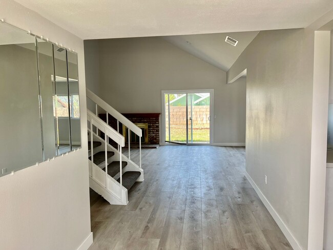 Foto del edificio - Nicely Remodeled 2 Story Home