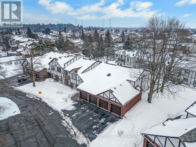 Building Photo - 8 Stonehill Ct