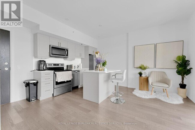 Building Photo - 7711-7711 Green Vista Gate