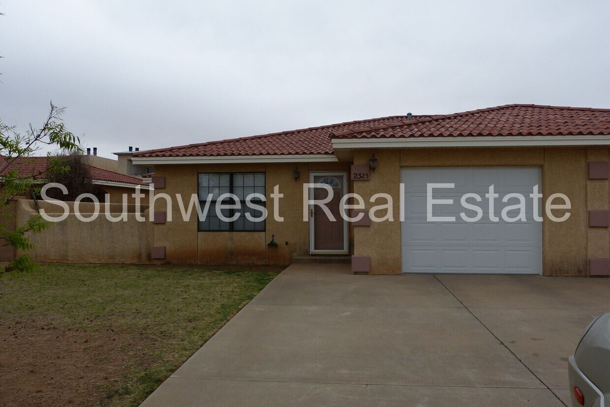 Foto principal - 2 bedroom 2 bath home.