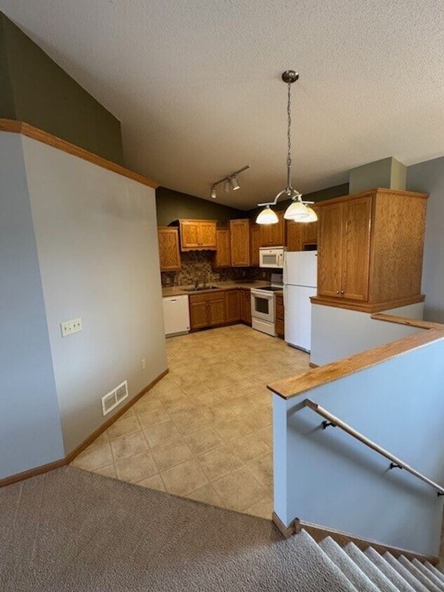 Foto principal - Spacious 2 Bedroom Town Home for Rent, Qui...