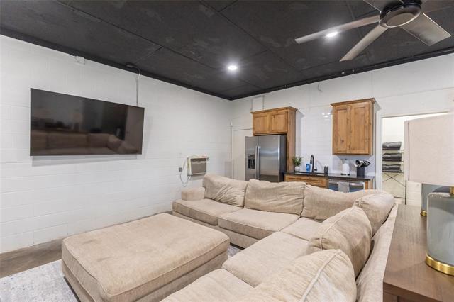 Building Photo - 381 FM707