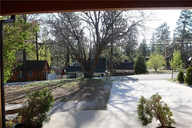 Building Photo - 623 Temple Ln