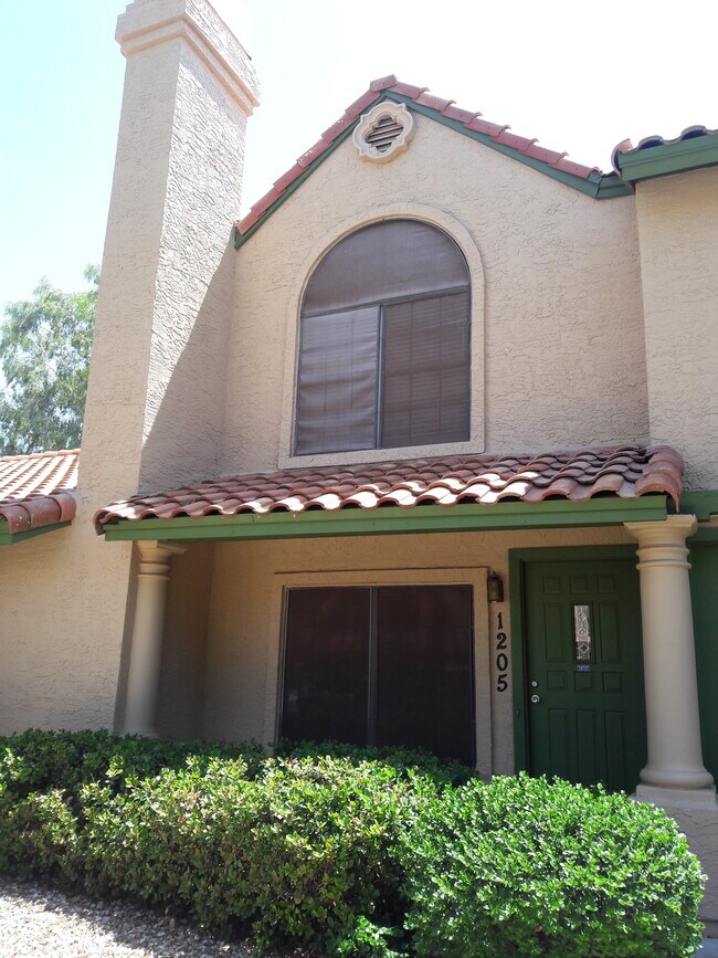 Front View - 4901 E Kelton Ln