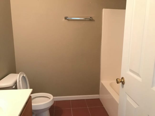 Building Photo - 116 Creekside Dr