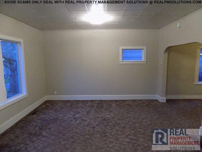 Building Photo - 1701 SE 43rd Ave