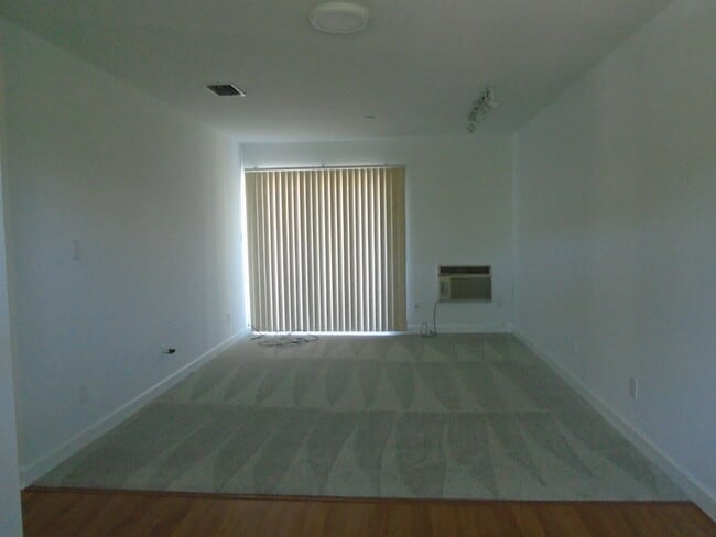 Foto del edificio - 3101 Bee Ridge Rd