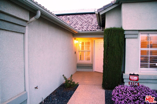 Building Photo - 8506 Blue Heron Dr