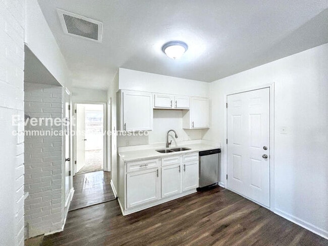 Building Photo - 3601 Hendricks Ave