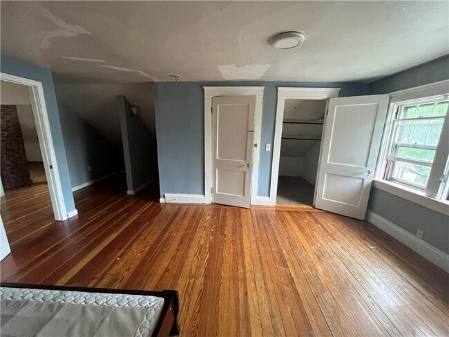 Building Photo - 141 Pembroke Ave