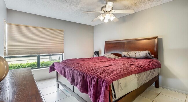 Foto del edificio - 2355 SW 15th St