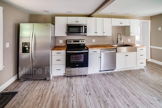 Building Photo - 26 Oak St