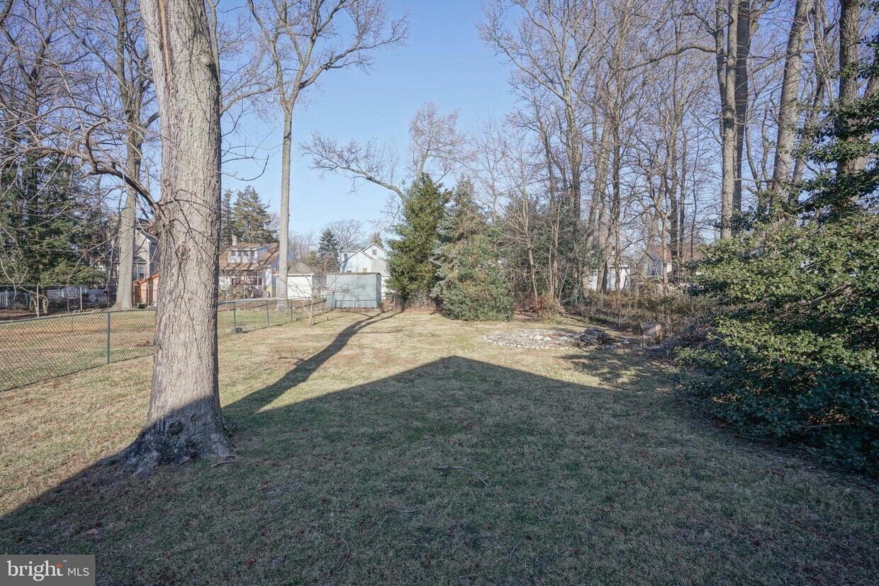 Foto principal - 330 Essex Ave