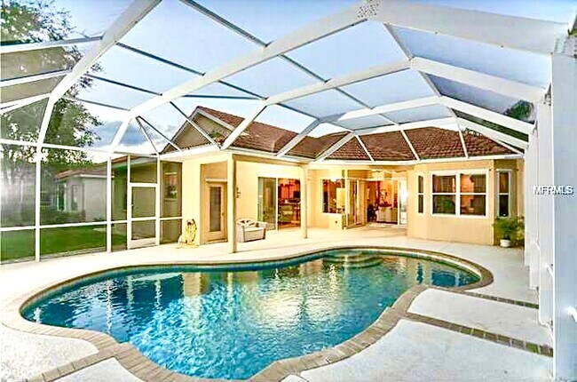 Foto del edificio - 692 Shadow Bay Way