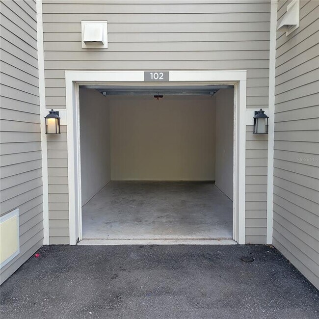 Foto del edificio - 6515 Brook Village Cove