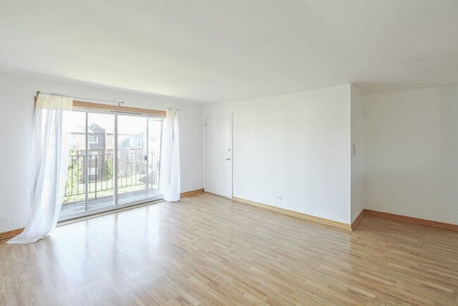 Foto del edificio - 9457 Bay Colony Dr