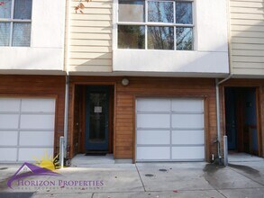 Building Photo - 523 Green City Walk