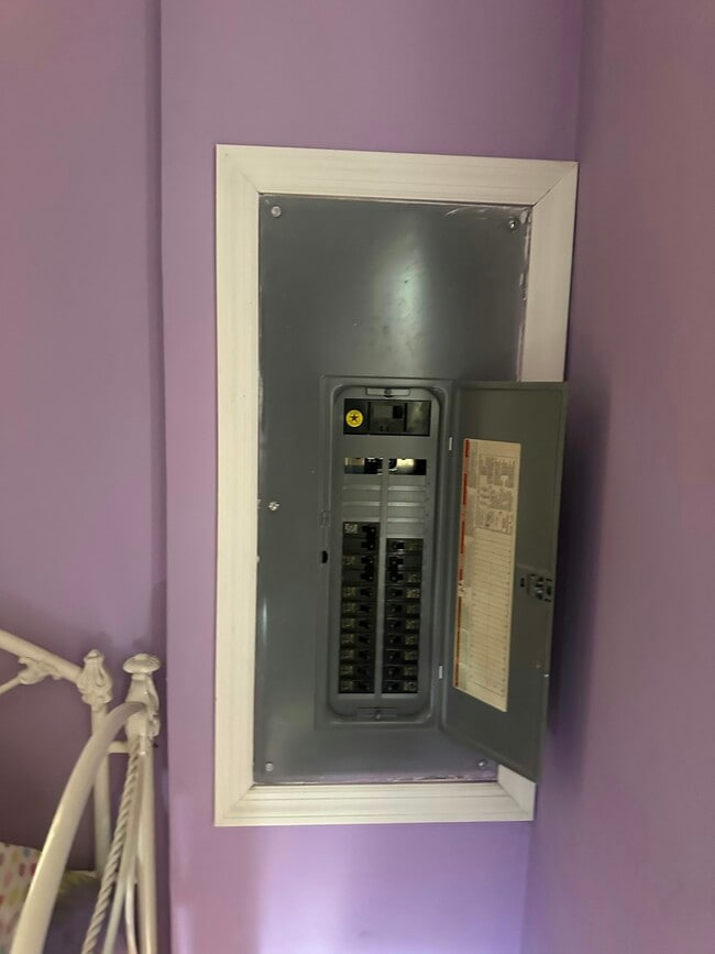 Building Photo - 82 E Hampton St