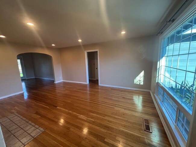 Foto del edificio - Charming 3 Bedroom 1 Bath single story home, with large yard