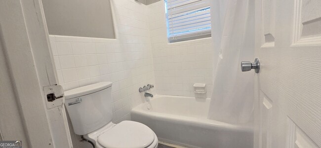 Building Photo - 21 Delmont Dr NE