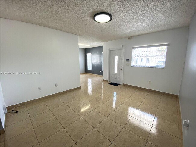 Foto del edificio - 958 W 39th Pl