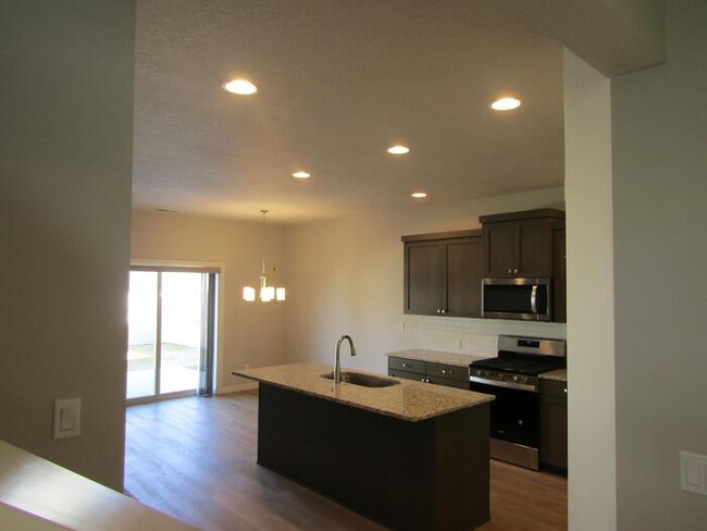 Building Photo - 2336 E Tiger Lily Dr