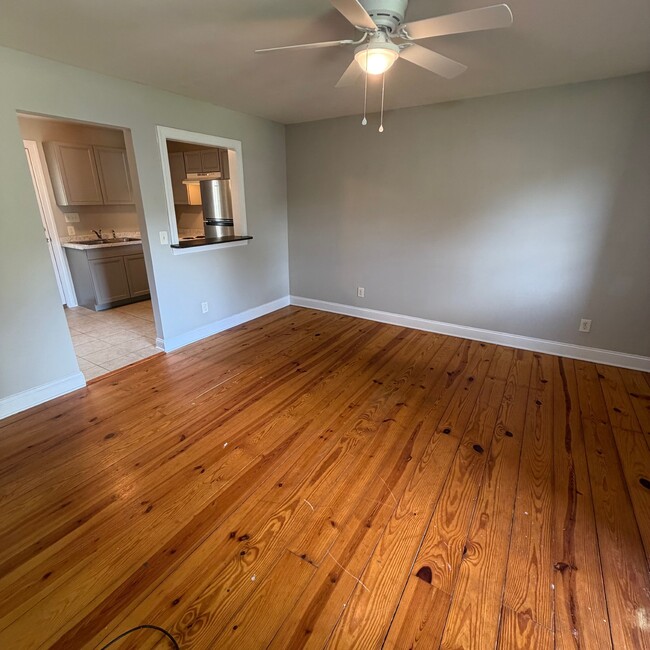 Building Photo - 107 Juniper Ln