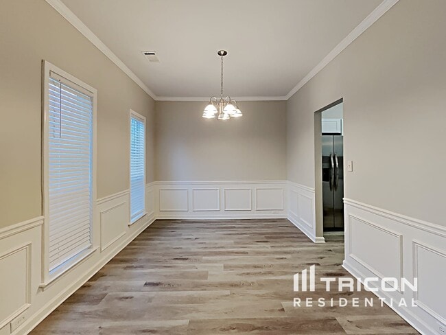 Building Photo - 2752 Lakeside Dr SW