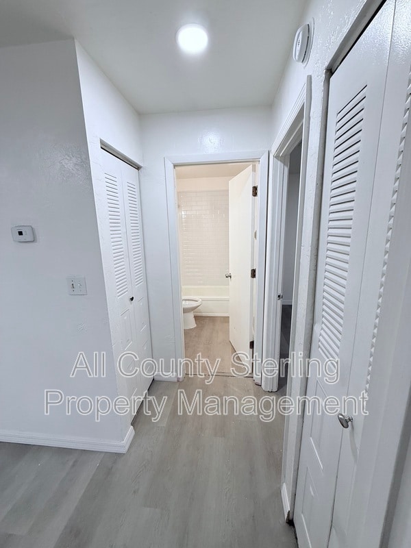 Building Photo - 2404 SW 31st Pl