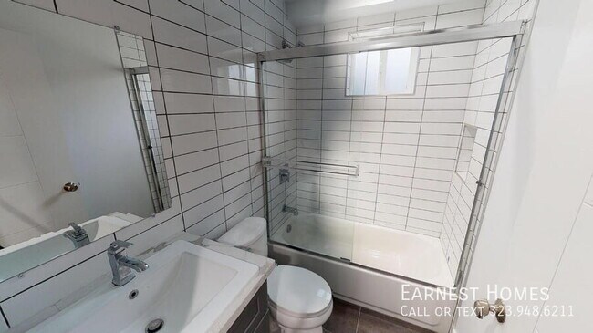 Foto del edificio - 2219 1/2 W Court St-