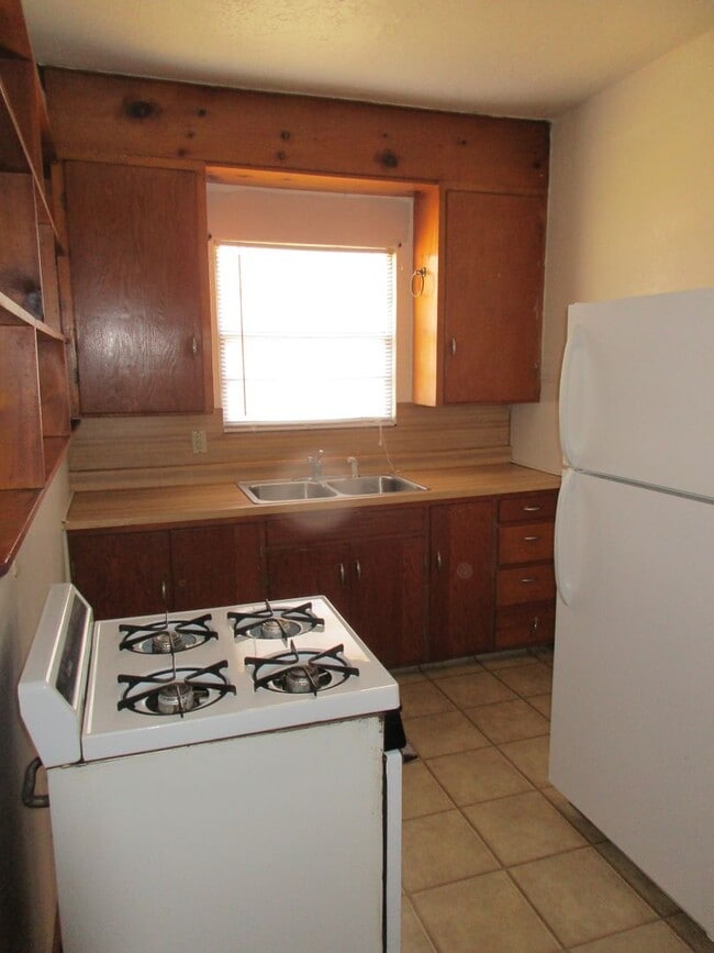 Foto del edificio - 1 bedroom duplex Across St.from SWOSU