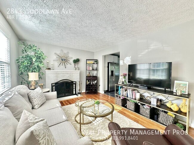 Building Photo - Bright & Beautiful Brick Home- Walk to Dow...