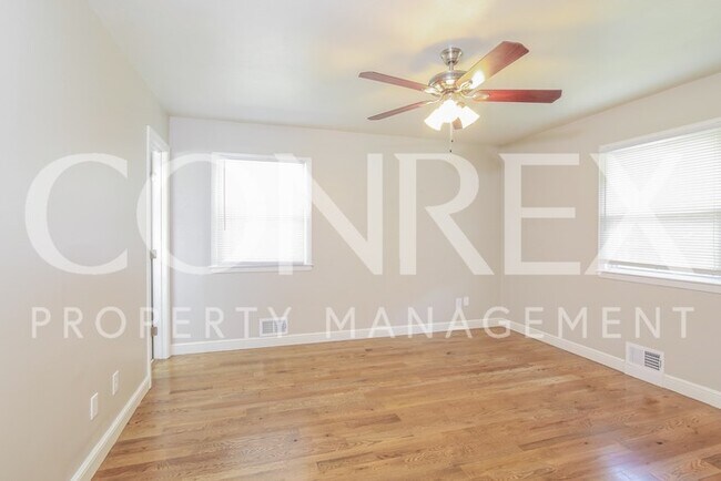 Building Photo - Darling 4 Bedroom, 2.5 Bath Ranch in Raytown!