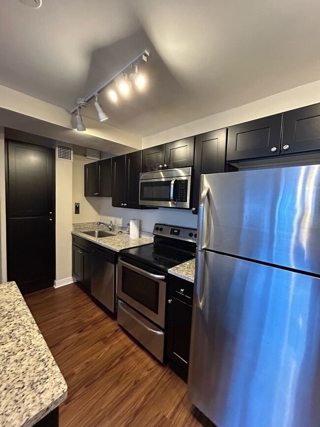 Building Photo - 4180 N Marine Dr