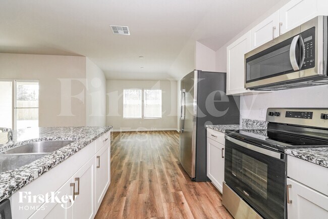 Building Photo - 17644 Cedar Crst Dr
