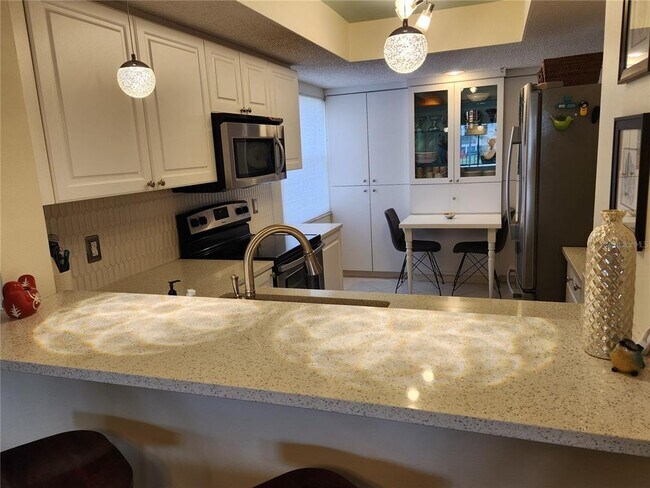 Foto del edificio - 6505 Stone River Rd