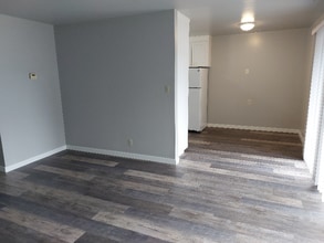 Building Photo - 1100 Ranchero Way