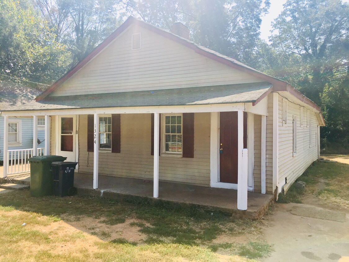 Primary Photo - 1324 D F Fuller Dr