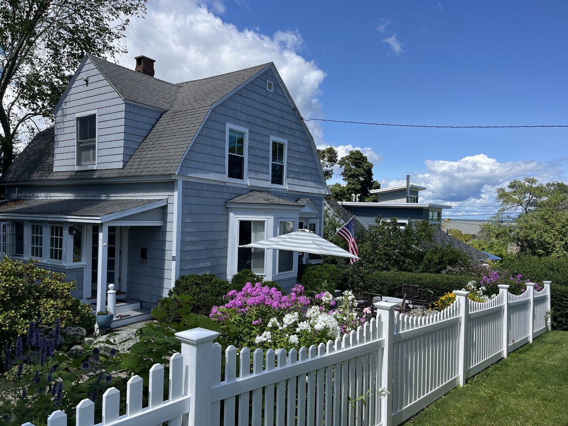 OCEAN VIEWS! Beautifully renovated year-round cottage by the sea - 23 Graffam Rd