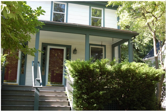 Building Photo - 724 W Washington St