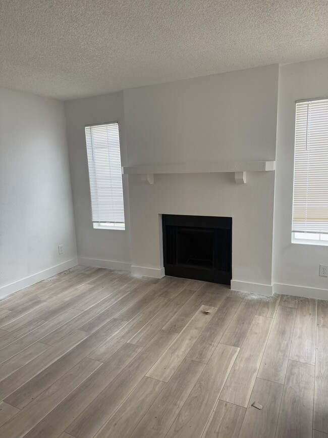 Building Photo - 909 Staffordshire Cir