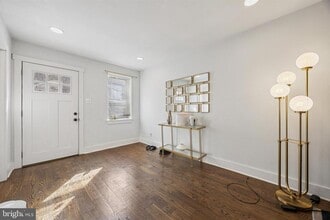Building Photo - 14 Maple St