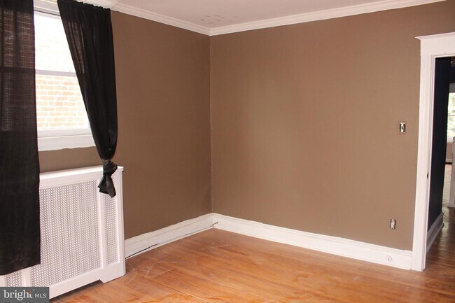 Foto del edificio - 5888 Henry Ave