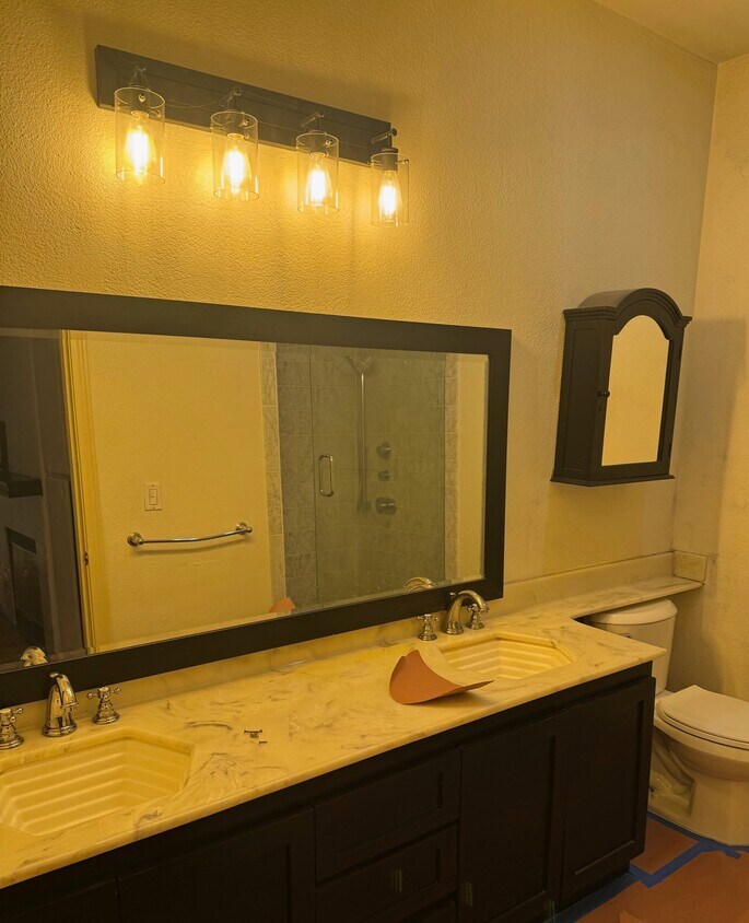 Foto del edificio - 3100 W Riverside Dr