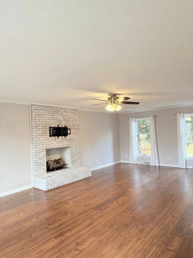 Foto del edificio - 1016 Lois Ln