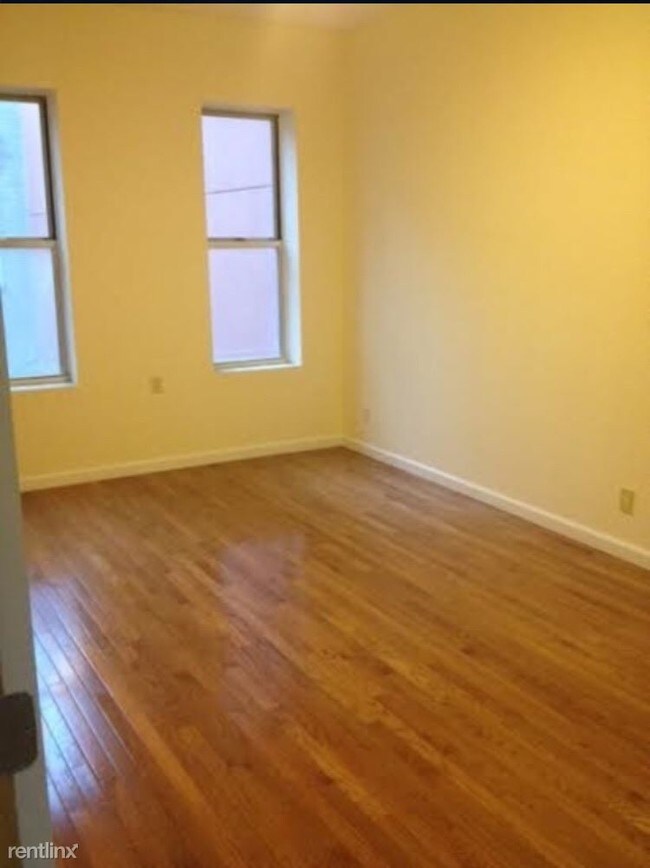 Foto del edificio - 611 Sterling Pl